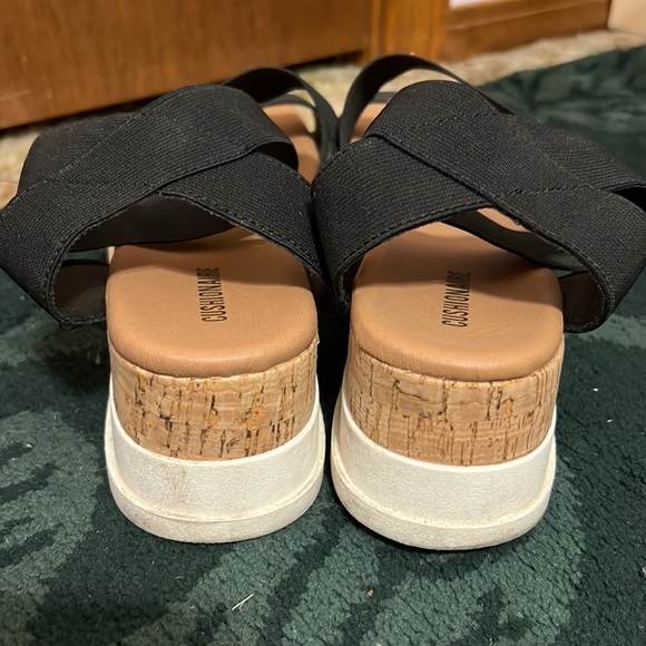Used Cushionaire Black Platform Sandals Size 11 - Picture 3 of 5